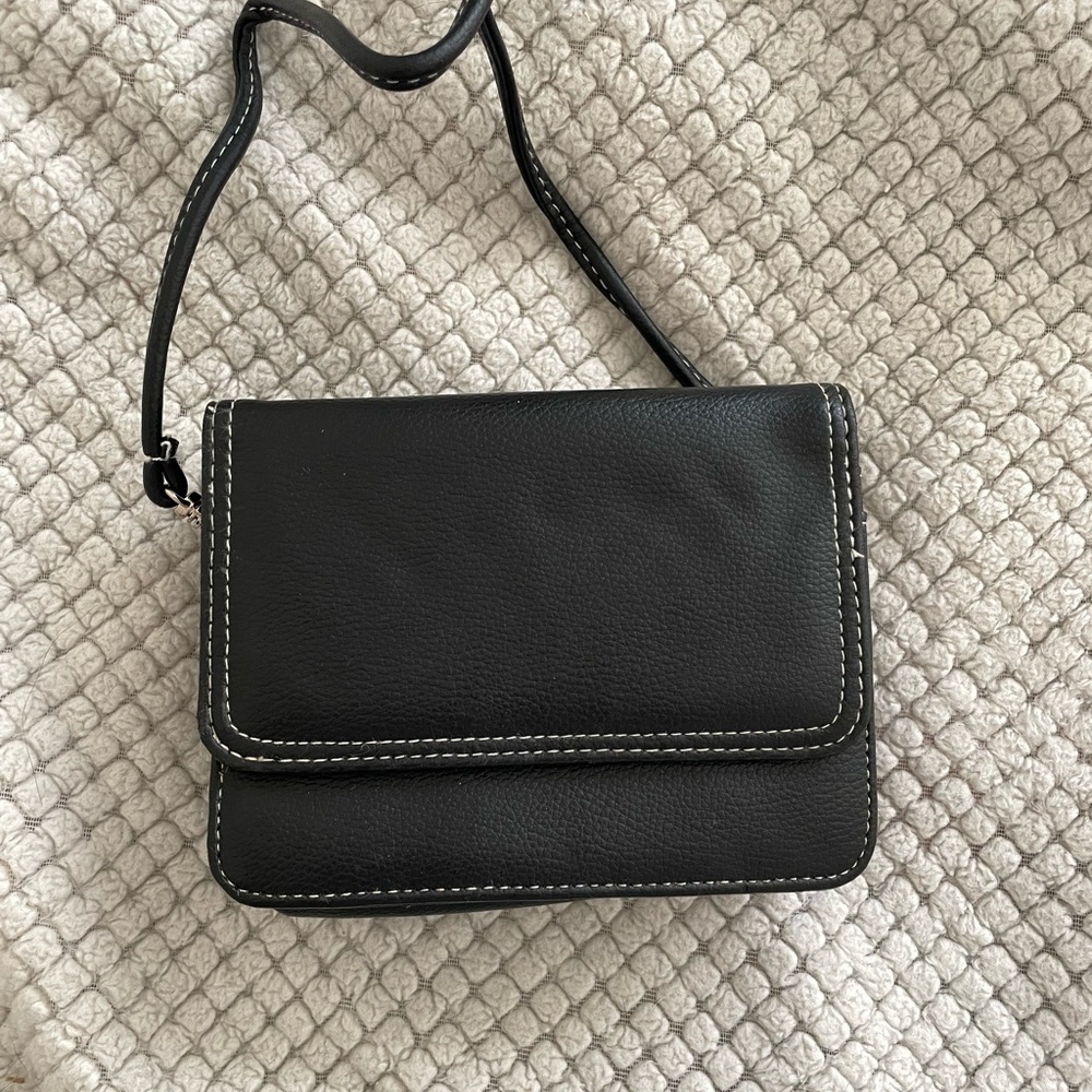black crossover purse